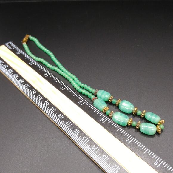 Vintage Green Glass 1930s Beaded Choker Necklace - Picture 8 of 10